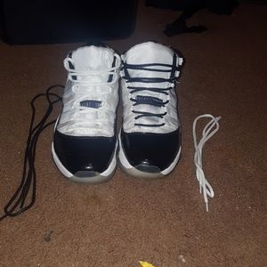 Jordan retro 11 with white and black shoe strings